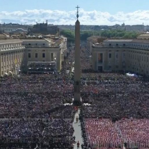 Vaticano diz que 250 mil pessoas estão no funeral do papa Francisco