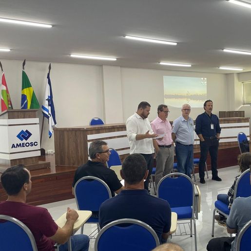 Prefeitos da região vão cobrar governos para socorrer produtores afetados pela crise do leite