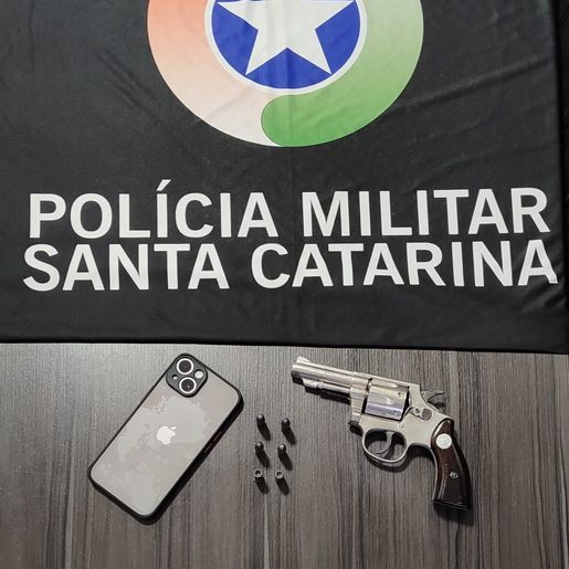 Polícia prende homem armado após ameaça a funcionários de casa de shows em Maravilha