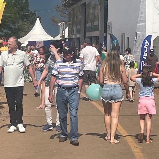 Domingo de sol tem parque lotado no último dia da Faismo