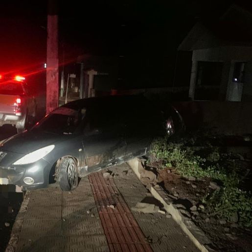 Motorista foge após bater o carro duas vezes em Iporã do Oeste