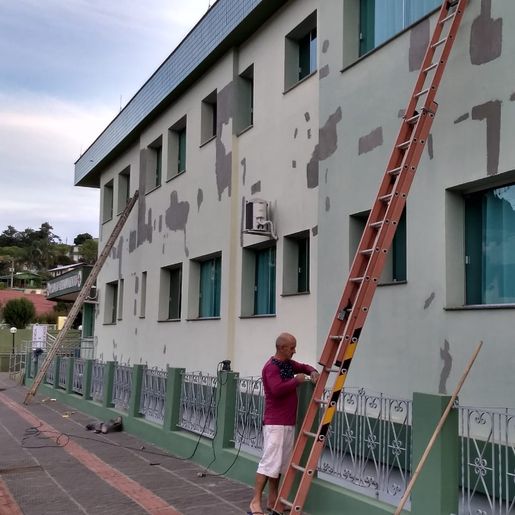 Obras de pintura e pequenas intervenções no hospital são retomadas