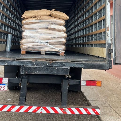 PF e Receita Federal apreendem carga de leite em pó contrabandeada da Argentina e prendem dois