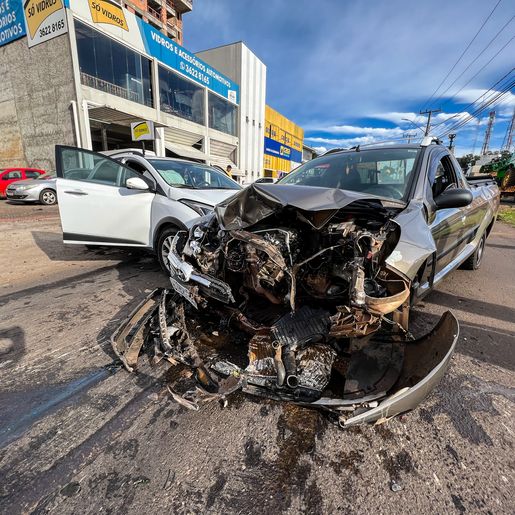 Câmera registra momento exato de colisão frontal na Willy Barth; confira