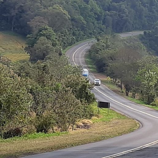 PRF flagra ultrapassagem em local proibido na BR-163, em São José do Cedro