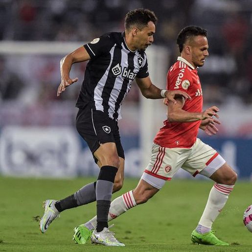 Inter vence o Botafogo no Rio e diminui diferença para o Palmeiras
