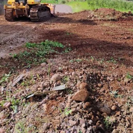 Com cinco equipes nas ruas, prefeitura acelera recuperação de estradas rurais em São Miguel do Oeste