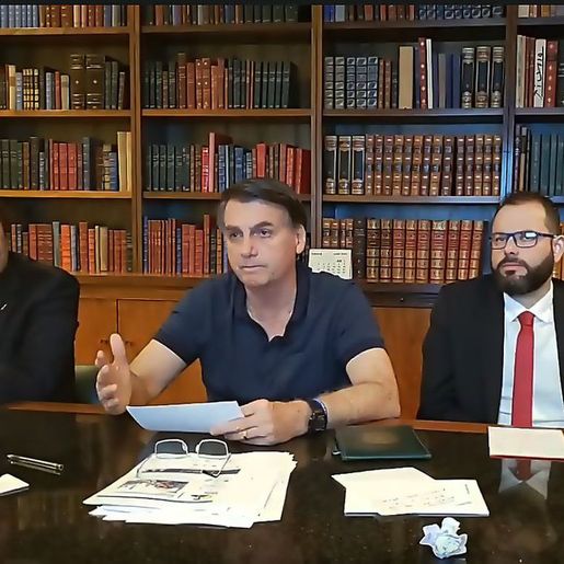 Bolsonaro analisa três nomes e prevê evangélico para STF