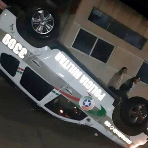 Para evitar atropelar motociclista em fuga, PM capota viatura no Oeste