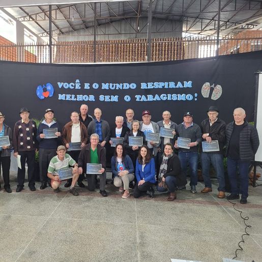 Encontro com ex-fumantes reúne mais de 100 pessoas em São João do Oeste