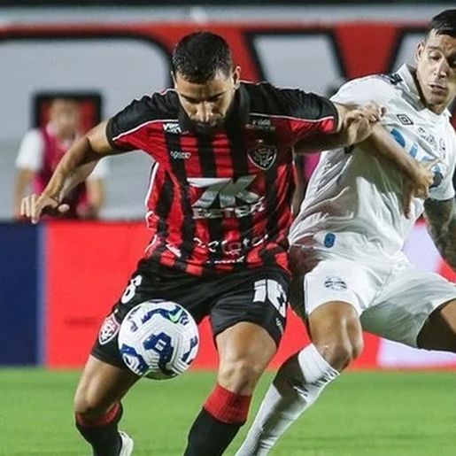 Grêmio cede empate para o Vitória e segue na zona do rebaixamento do Brasileirão