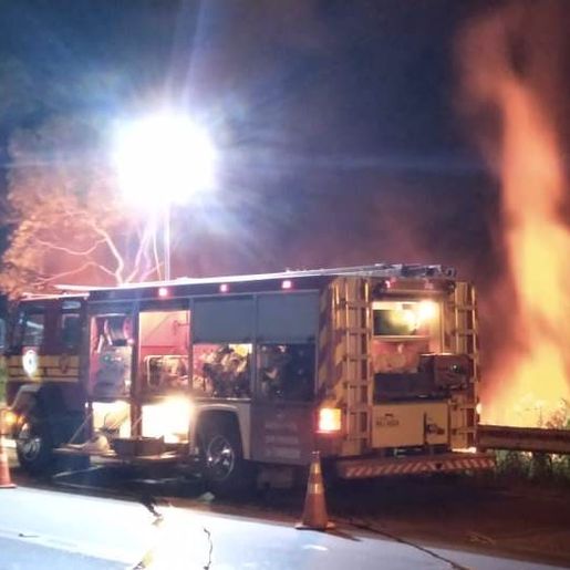 Casal morre carbonizado após colisão na SC-418