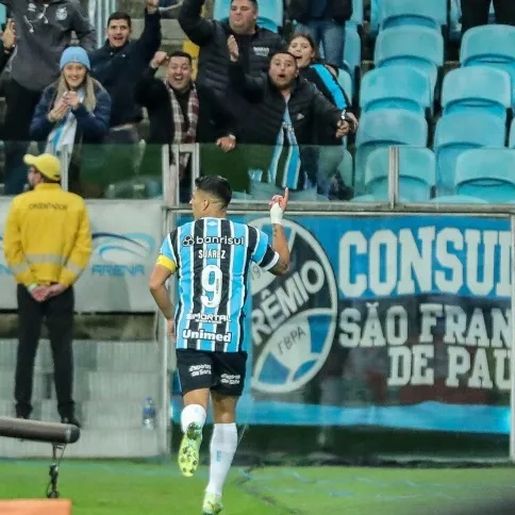 Suárez marca e Grêmio vence América-MG de virada pelo Brasileirão; vídeo