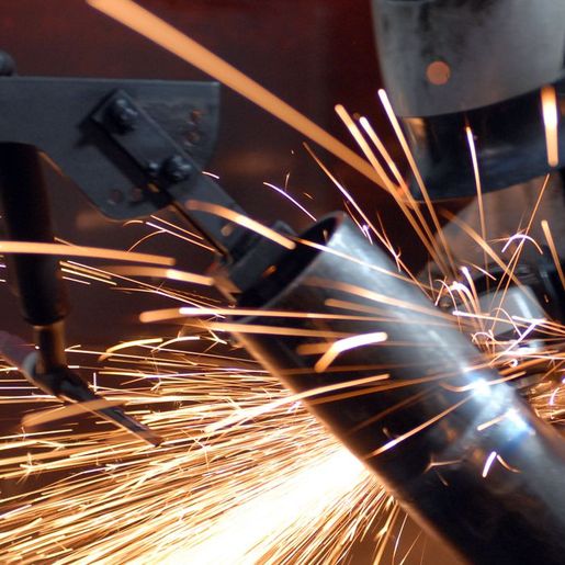 Produção industrial recua e amarga terceira queda consecutiva