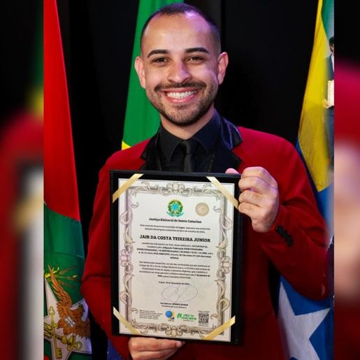 Protocolado pedido de impeachment contra o vice-prefeito de Lages, acusado de violência doméstica