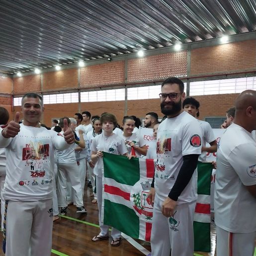 Jovens de São Miguel do Oeste garantem medalhas em campeonato regional de capoeira
