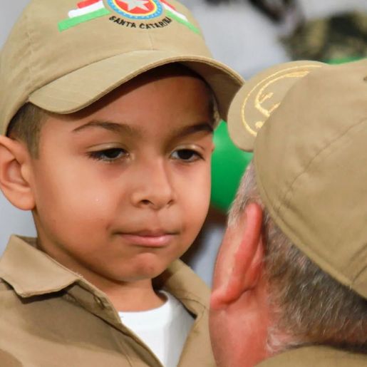 PMSC participa de despedida do hospital de criança curada após tratamento oncológico