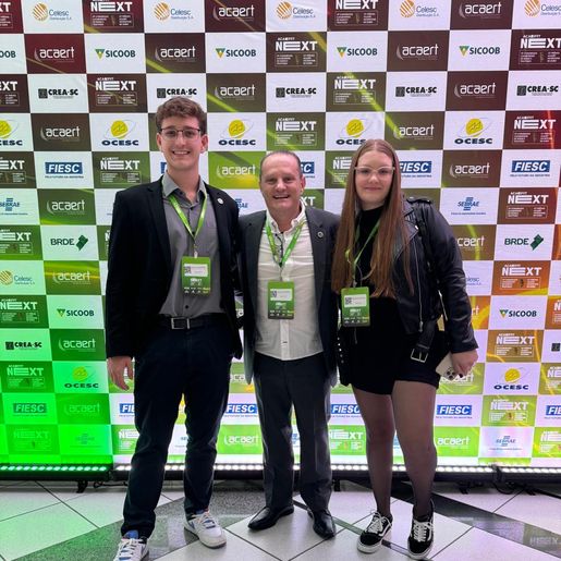 Entrega do Microfone de Ouro marca 2º dia do Congresso de Rádio e TV