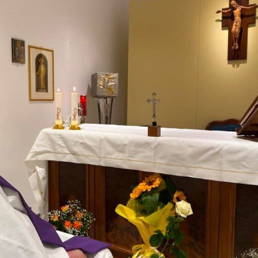 Vaticano divulga primeira foto do papa Francisco desde início da internação