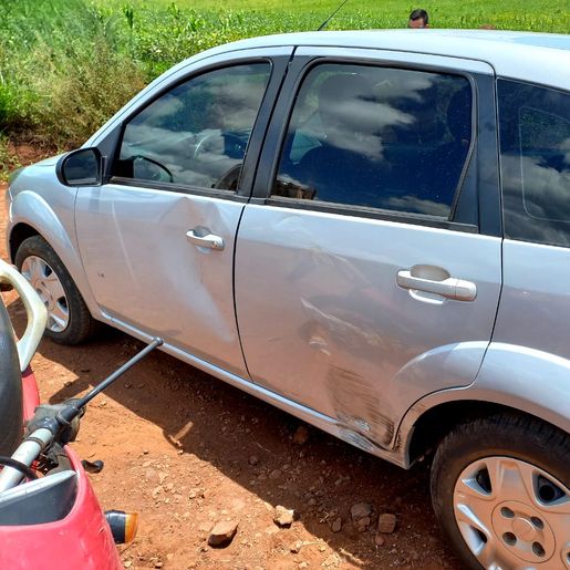 Motociclista sofre ferimentos generalizados em colisão contra carro