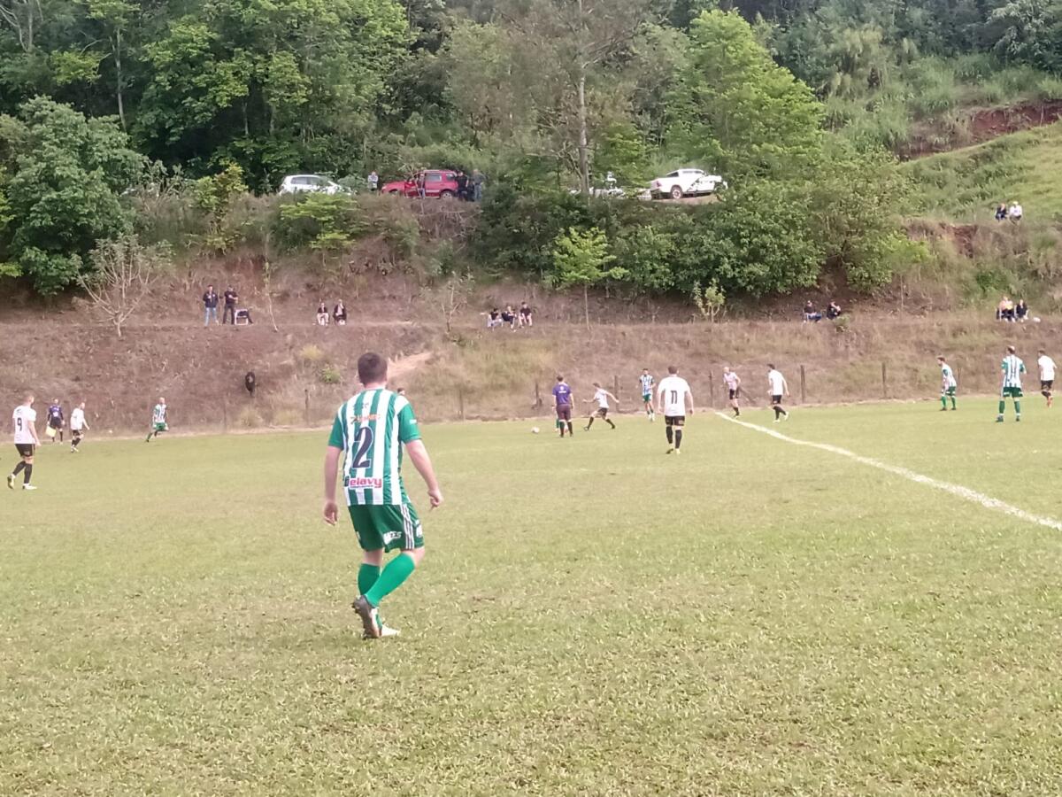 Esperança e Dourado empatam em estreia do Municipal de Itapiranga