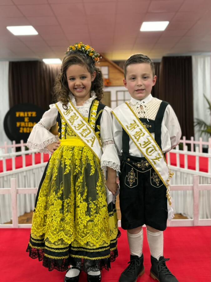 Emanuel e Giovanna são escolhidos par infantil Fritz e Frida 2026