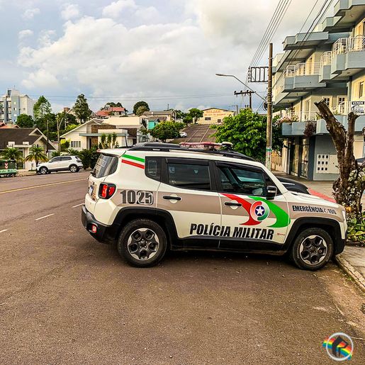 Adolescente tenta furtar bateria de pátio, é flagrado e entra em luta corporal com proprietário