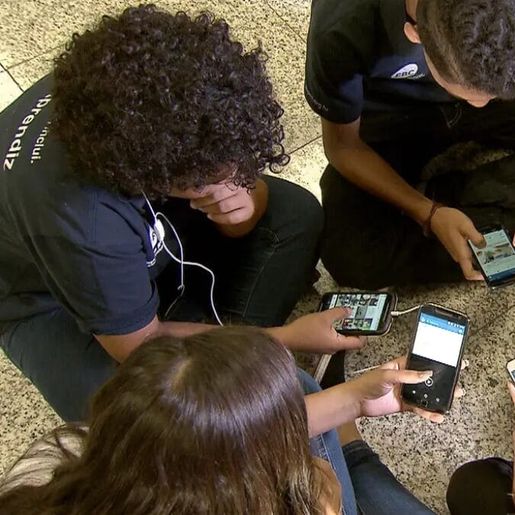 Ideb e proibição dos celulares estão entre desafios da educação em SC para 2025