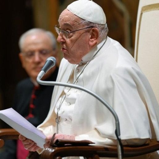 Papa Francisco tem crise respiratória e recebe transfusão de sangue, aponta novo boletim