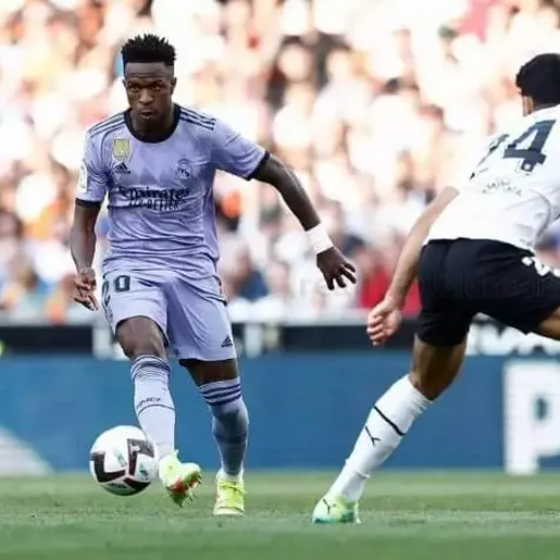 Após ataques racistas a Vini Jr., Valência é multado em R$ 240 mil