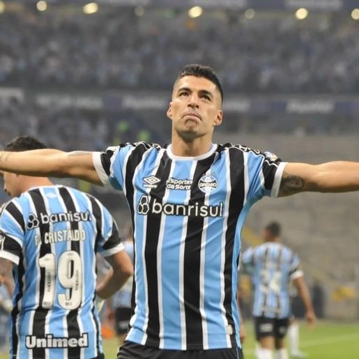 Com atuação de gala de Suárez, Grêmio vence Gre-Nal 439 e aumenta crise no Inter