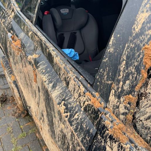 FOTOS: Carro retirado de deslizamento na BR-376 era de família que voltava de consulta médica