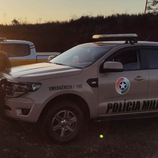 Polícia flagra homem com maconha escondida nas meias na SC 163