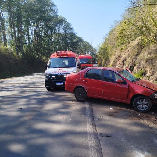 Idoso fica ferido em colisão entre carro e caminhão na BR-282, em Maravilha
