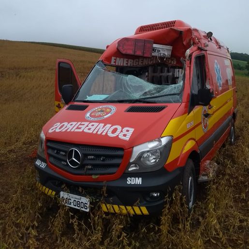 Dois bombeiros ficam feridos em acidente no interior de São Domingos