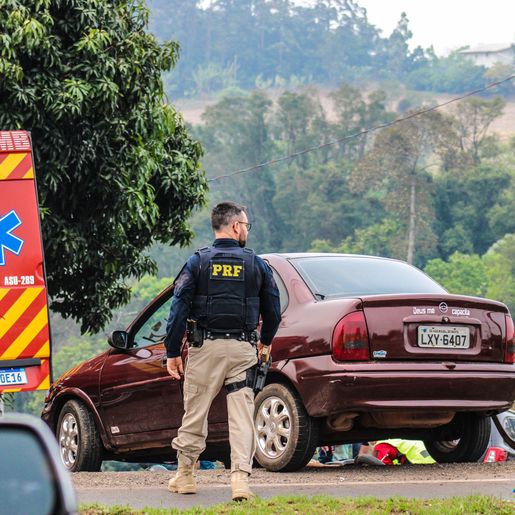 Colisão lateral deixa mulher ferida na Willy Barth