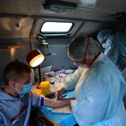 Rússia conclui primeira fase de testes de vacina contra Covid-19