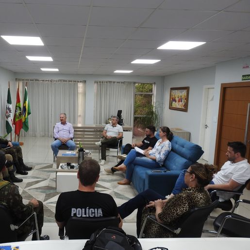 Município, PM, PC e Exército definem ações para a segurança de escolas e creches