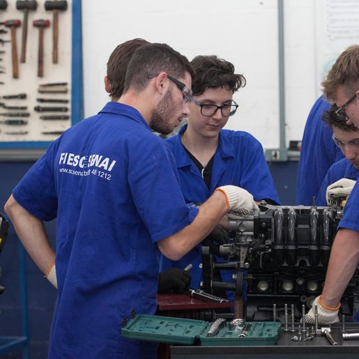 Santa Catarina é destaque nacional na contratação de jovens aprendizes em 2025