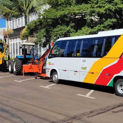 São José do Cedro recebe 5 novos veículos para compor frota
