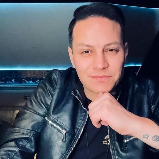 Cantor da banda Os Atuais, segue internado em estado grave, mas apresenta "leve melhora"