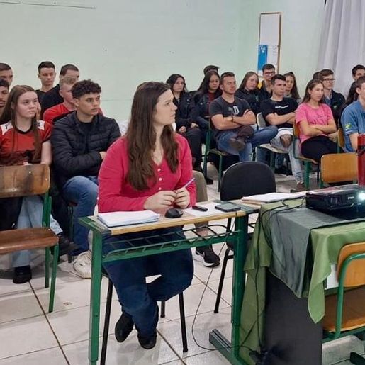 Alunos da CFR Esperança realizam apresentação de bancas de estágio