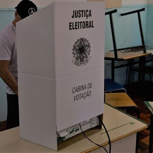 Eleitores de oito municípios brasileiros também vão eleger prefeitos neste domingo