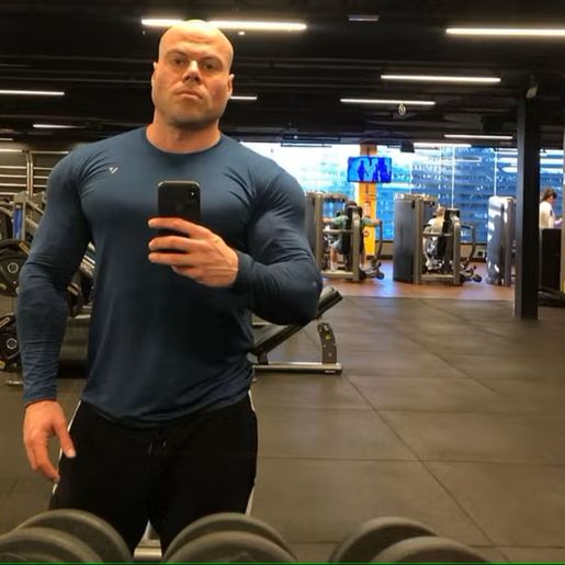 Companheira suspeita de matar fisiculturista a facadas em SC é foragida por latrocínio, diz polícia