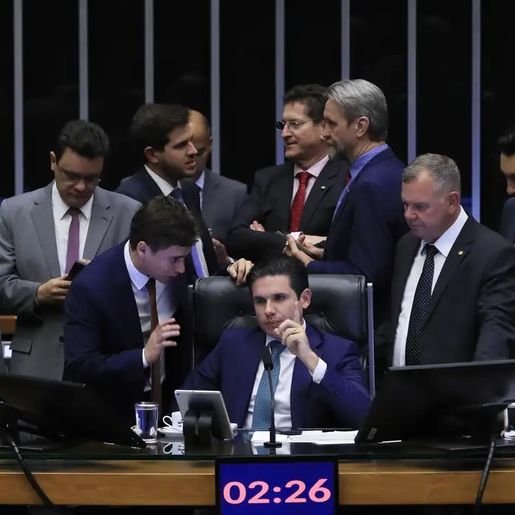 Maioria dos deputados de SC vota a favor de PEC que blinda parlamentares
