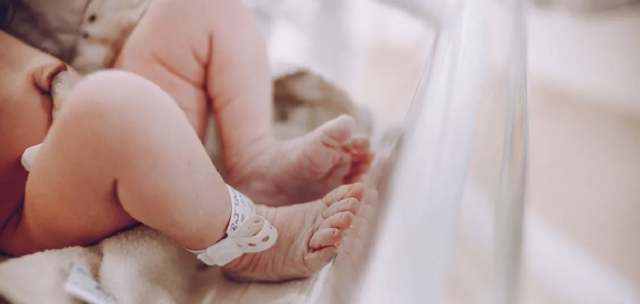 Bebê de 9 meses morre com suspeita de meningite bacteriana em Chapecó