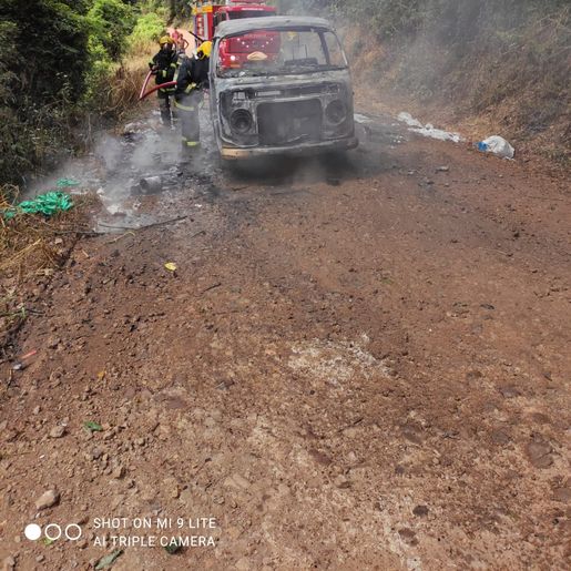 Incêndio em carreta agrícola no interior mobiliza bombeiros