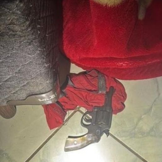 Mulher é assassinada a tiros e golpes de canivete na madrugada em SC