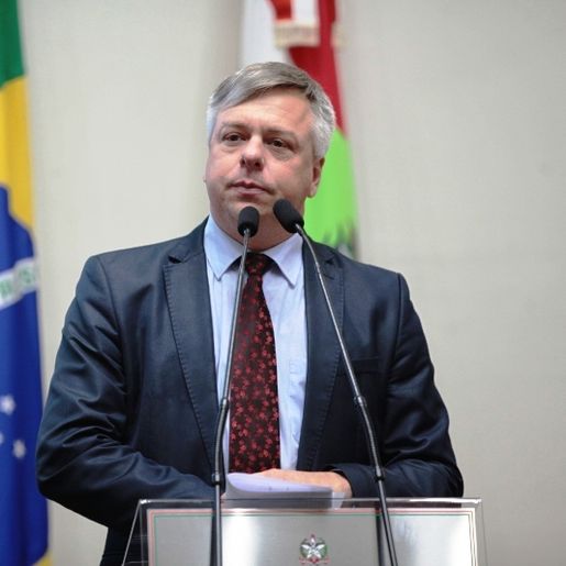Governador de Santa Catarina deve priorizar obras estaduais, diz deputado