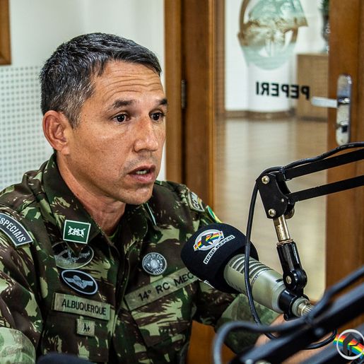 Peperi Rádio Repórter recebe Ten.Cel, Albuquerque, comandante do 14ºRCMec